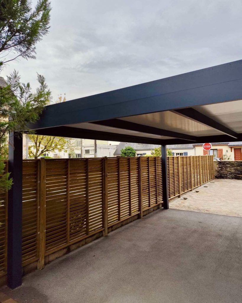 Carport en aluminium moderne et épuré