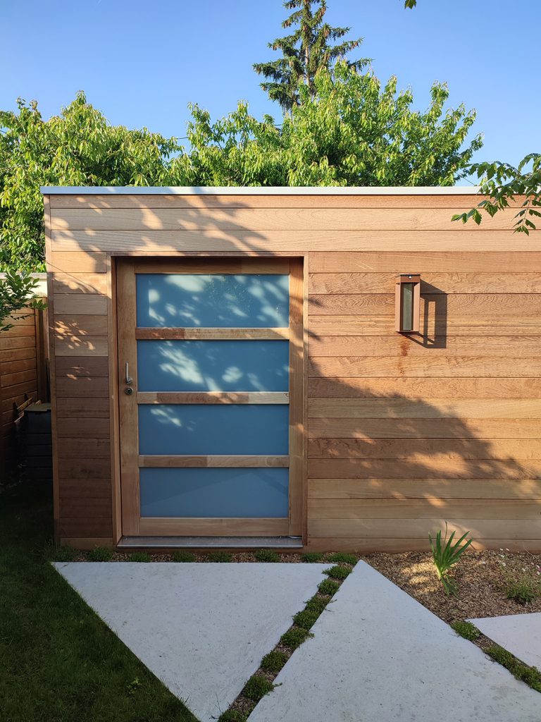 Abri de jardin en bois exotique à Angers